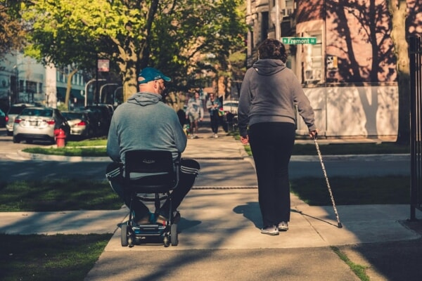 From Canes to Power Chairs: How to Choose the Right Mobility Aid for Older Family Members