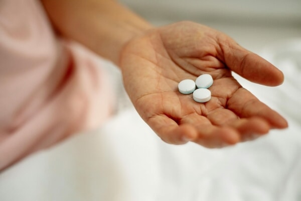 In long-term care facilities, opioid dependence often hides in plain sight. Learn the risks, warning signs, and safer pain management options for older adults.